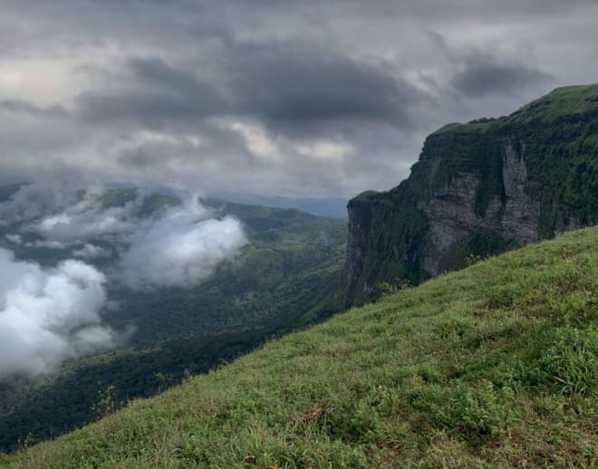 Bandaje Falls Trek Image