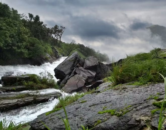 Bandaje Falls Trek Image