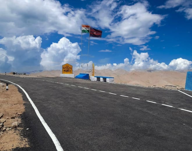 Umling La Pass Bike Trip from Leh Image